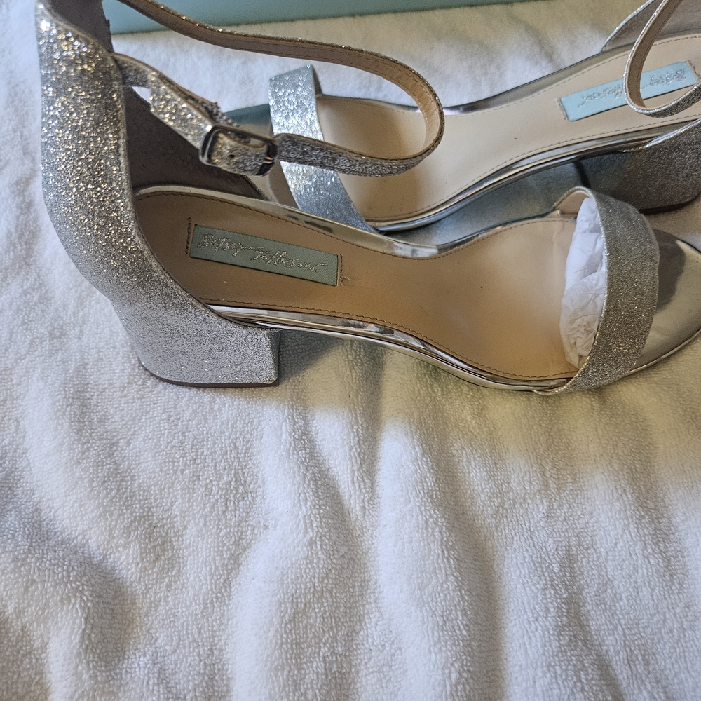 Betsy Johnson Elegant Silver Glitter Women's Sandals - Size 9 1/2 - 2" Heels - Picture 8 of 10
